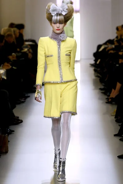 Look 15